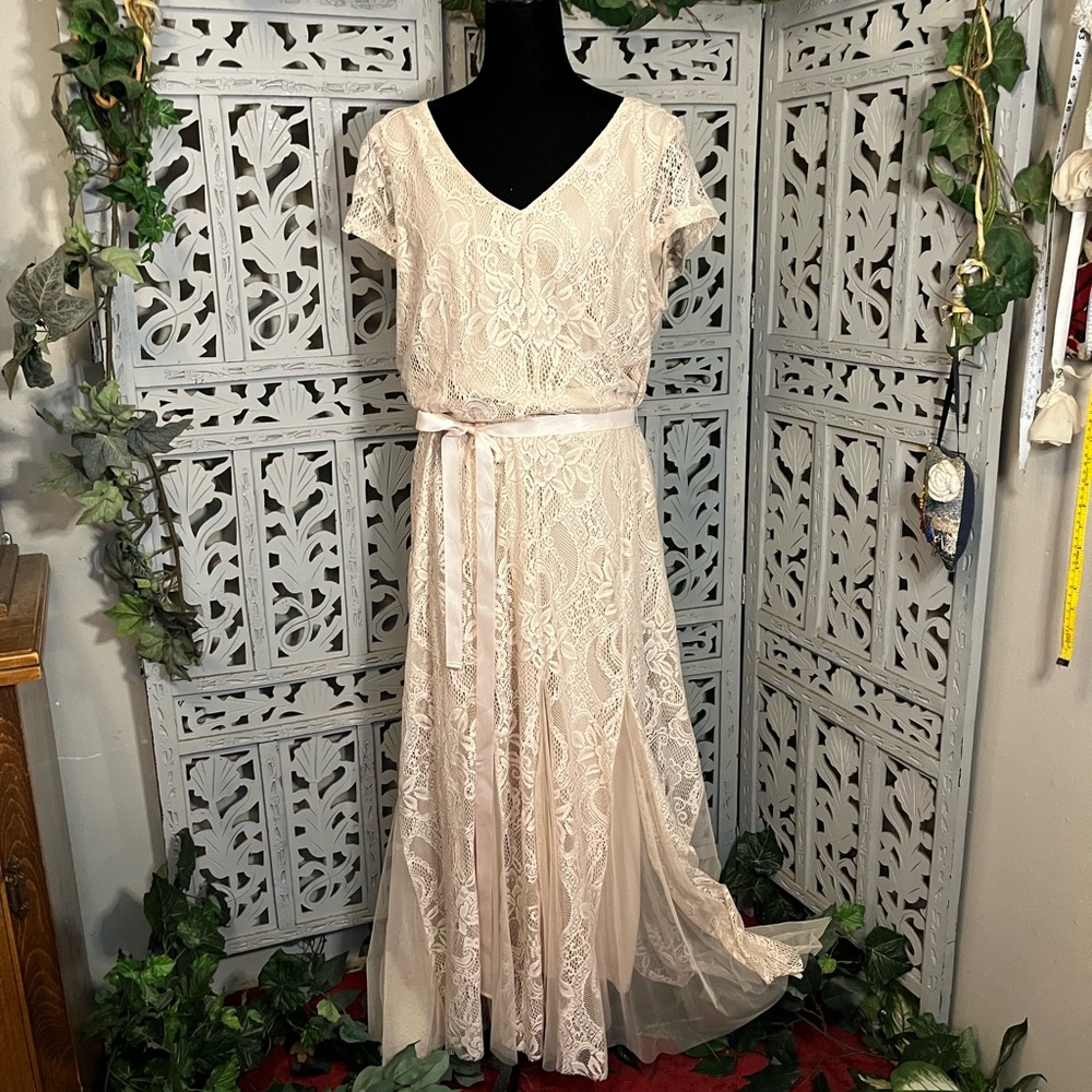 😍HOST PICK😍CANDALITE CREAM LACE & FLOWY CHIFFON HEMLINE SHORT SLEEVES MAXI DRESS